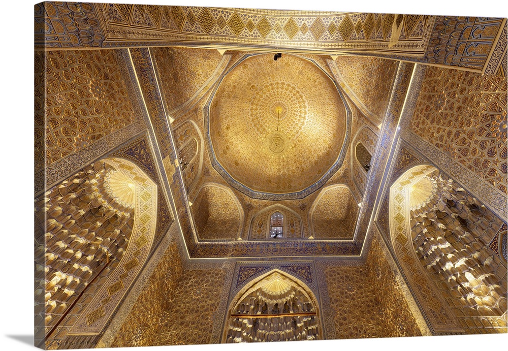Uzbekistan, Samarkand, Gur-e-Amir mausoleum, Interior of Timur's -mausoleum.