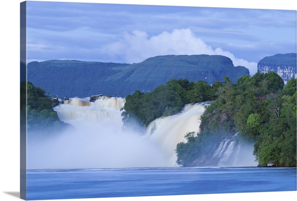 Venezuela, Guayana, Canaima National Park,  .Canaima Lagoon, Hacha falls