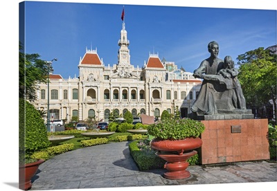 Vietnam, Ho Chi Minh's statue in front of the imposing French colonial-style City Hall