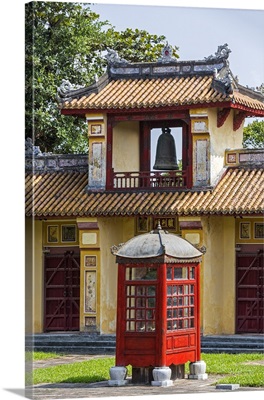 Vietnam, Thura Thien-Hue Province, Hue, The bell tower of the Hiem Lam Pavilion