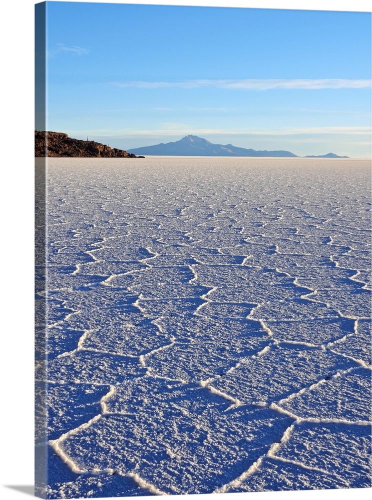 Bolivia, Potosi Department, Daniel Campos Province, View of the Salar de Uyuni, the largest salt flat in the world at sunr...