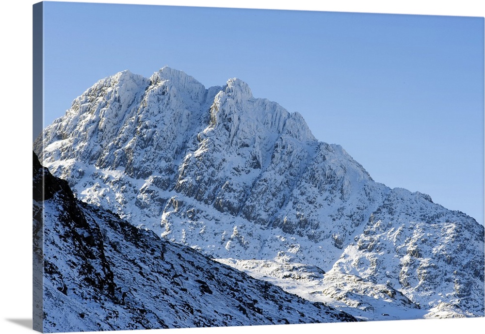 Wales, Gwynedd, Snowdonia. View up the Ogwen Valley to Tryfan