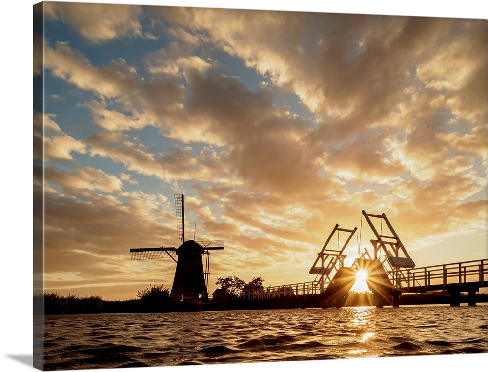 Windmill In Kinderdijk At Sunset, UNESCO World Heritage Site, South Holland, The Netherlands