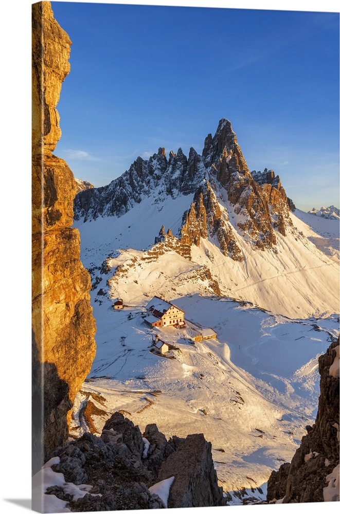 Winter view of mount Paterno and Locatelli hut seen from Sexten rock (Sasso di Sesto), Three peaks of Lavaredo, Dolomites,...