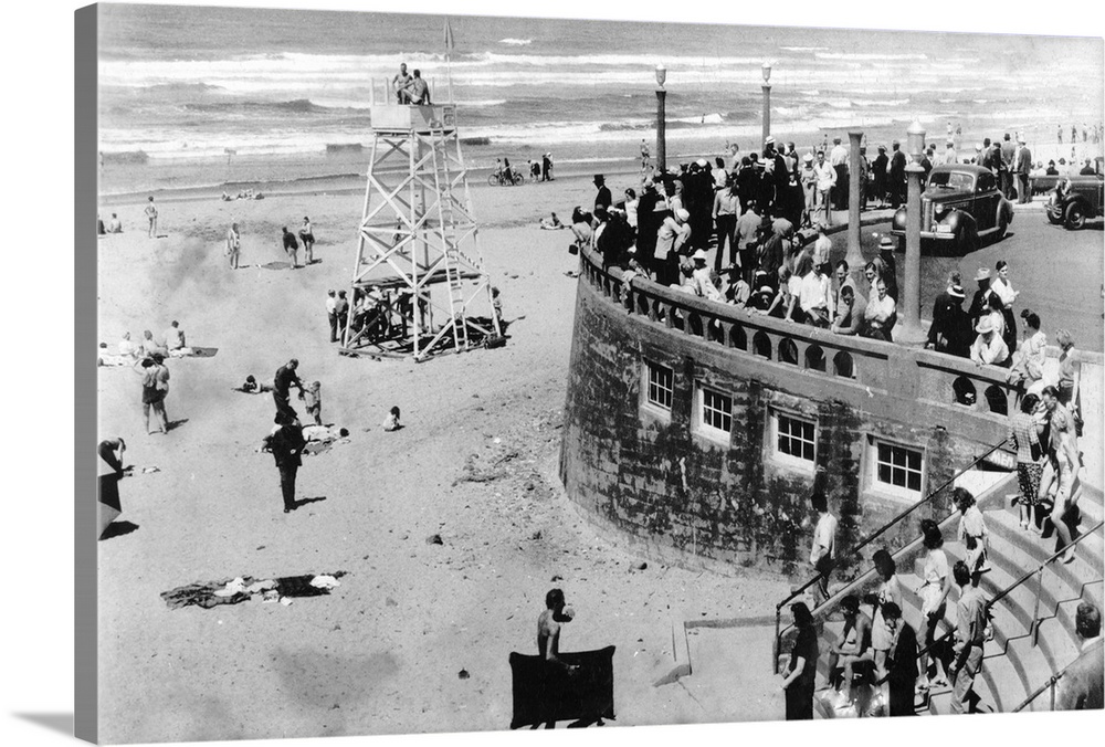 Lifeguard's Tower and Turnaround at Seaside, OR