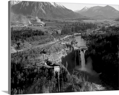 Snoqualmie Falls and Lodge from the air, Snoqualmie, WA