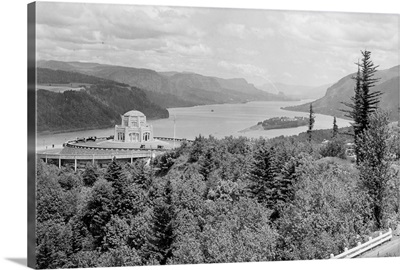 Vista House and Crown Point on Columbia River, OR