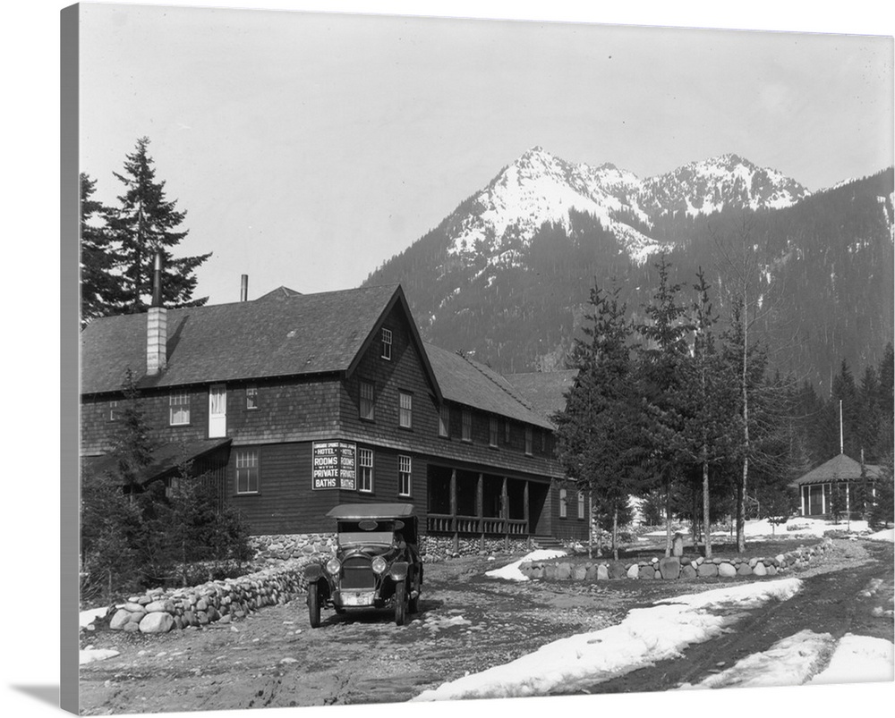 Willys-Knight at Longmire Lodge, Seattle, WA