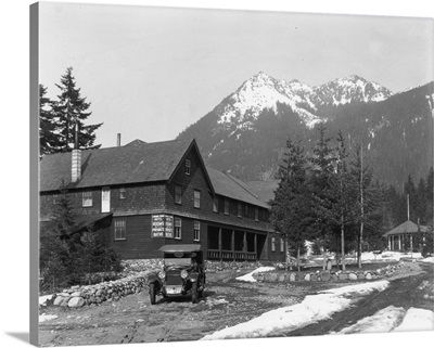 Willys-Knight at Longmire Lodge, Seattle, WA