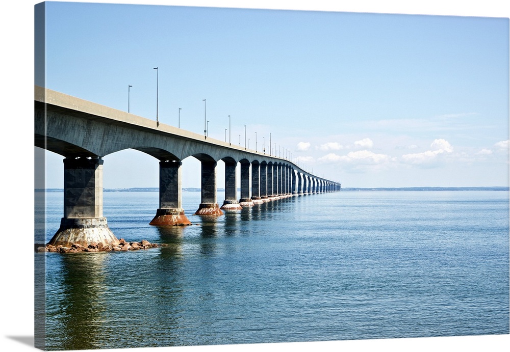 Canada, New Brunswick: Confederation Bridge along the Trans-Canada Highway.