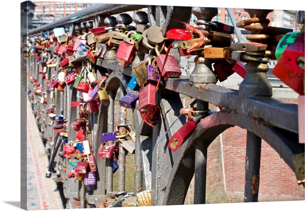 Germany, Hamburg: locks are signs of eternal love.