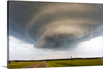 A rotating supercell thunderstorm and wall cloud