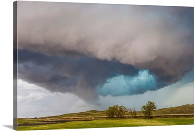A rotating supercell thunderstorm over hills and plains in Nebraska