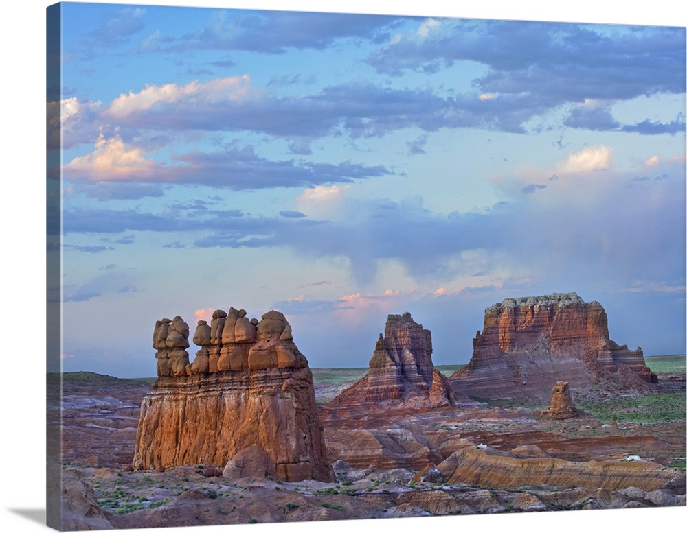 Eroded buttes in desert, Bryce Canyon National Park, Utah