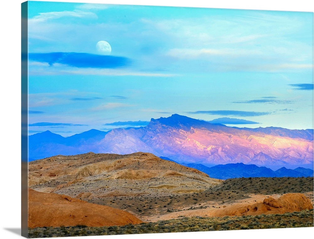 Sunset on mountains in Valley of Fire State Park, Mojave Desert, Nevada