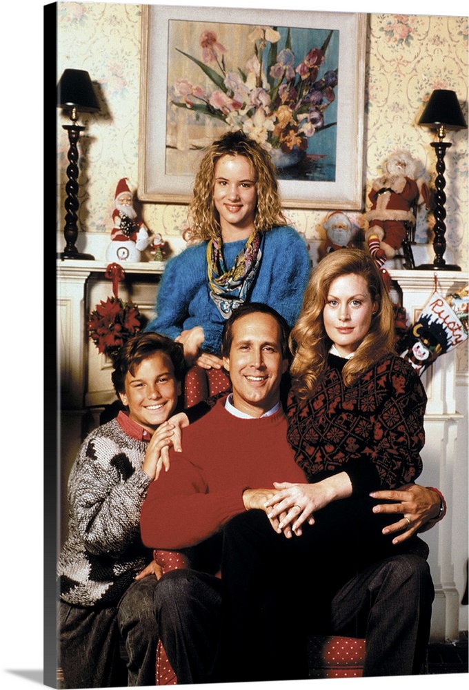 The third vacation for the Griswold family finds them hosting repulsive relatives for Yuletide. The sight gags, although p...