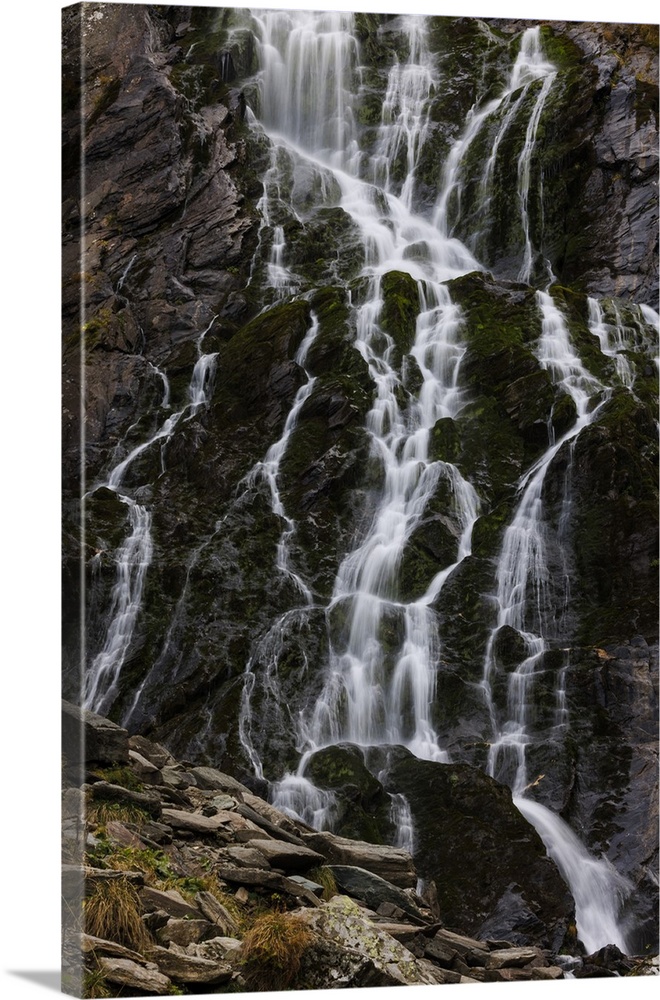 The major waterfall and travel destination along Transfagarasan Highway, Romania's most spectacular and well-known road.