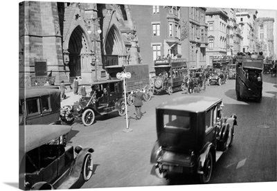 1900's 1912 Policeman And Traffic Semaphore On Fifth Avenue And 48th