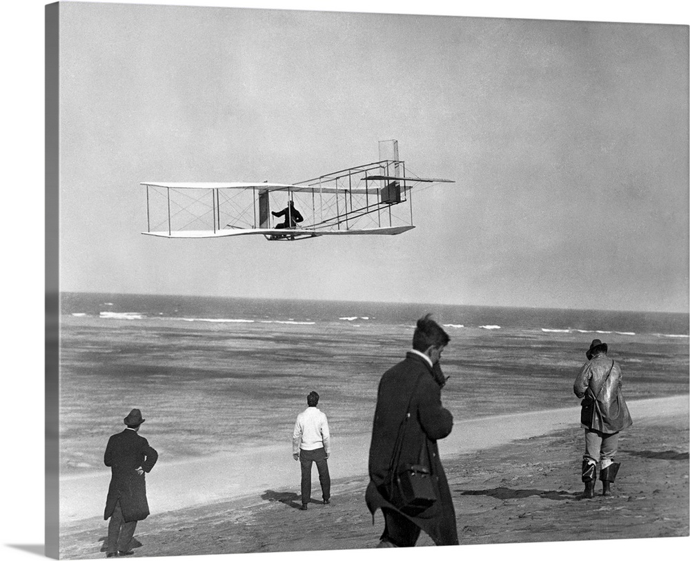 1911 One Of The Wright Brothers Flying A Glider And Spectators On Ocean Beach Kill Devil Hills Kitty Hawk North Carolina USA.