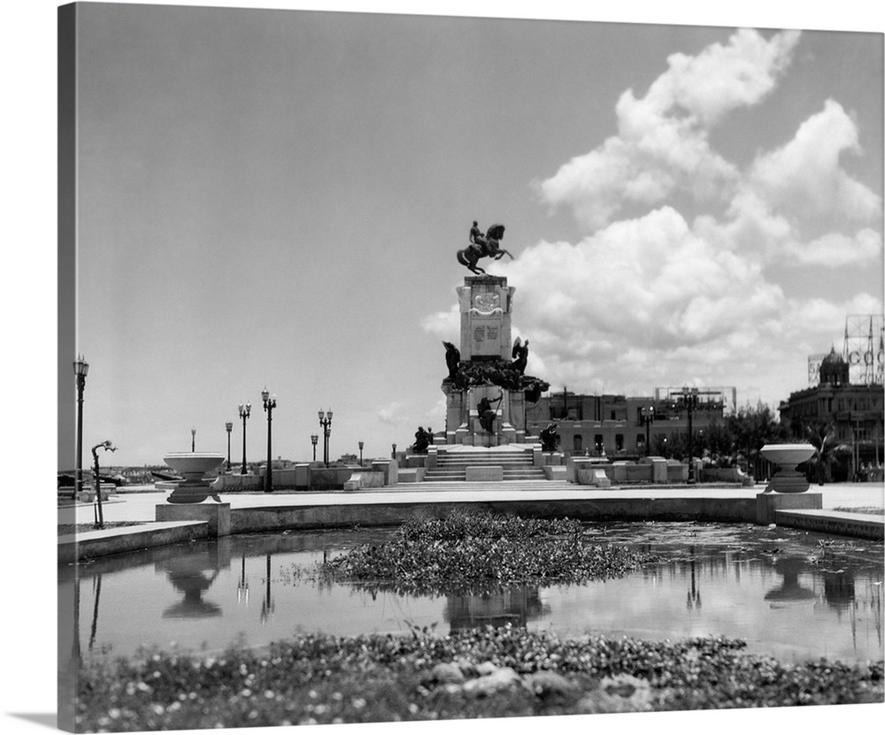 1930's 1940's Pond By Monument To General Maceo Havana Cuba.