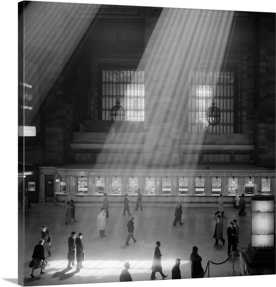 1960's Crowd Walking Through Sunbeams In The Magnificent Dramatic Poetic Cavernous Atrium Of Grand Central Station NYc USA.