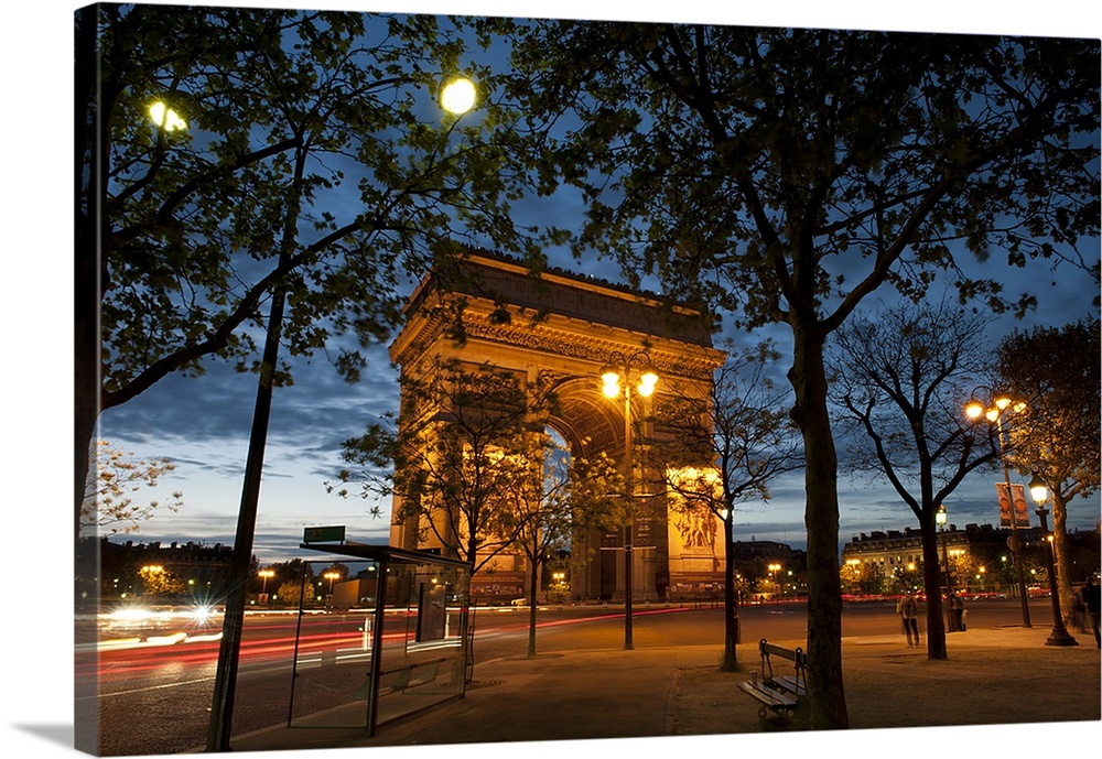 Arch in a city, Arc de Triomphe, Paris, Ile de France, France