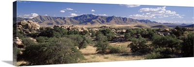 Arizona, Texas Valley, Dragoon Mountains, Clouded sky over arid landscape