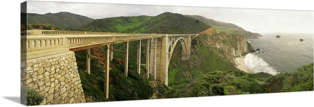 Bixby Bridge on the Big Sur coast of California, USA.