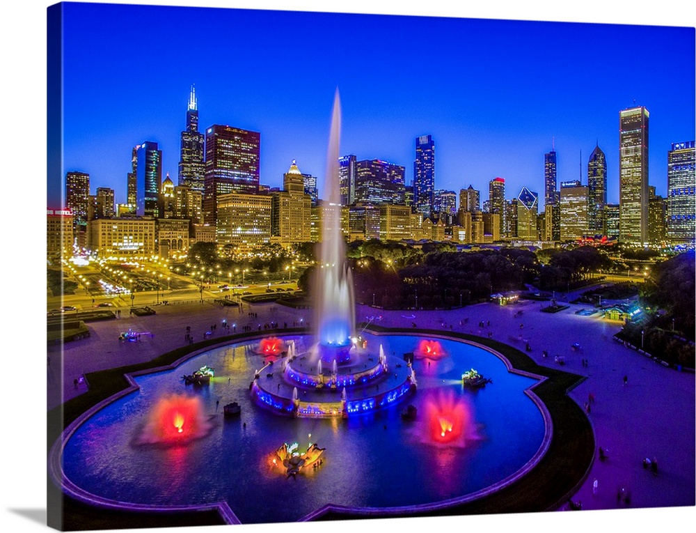 Buckingham Fountain at dusk, Chicago, Cook County, Illinois, USA