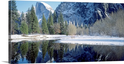 CA, Yosemite National Park, Half Dome and Merced River in Winter