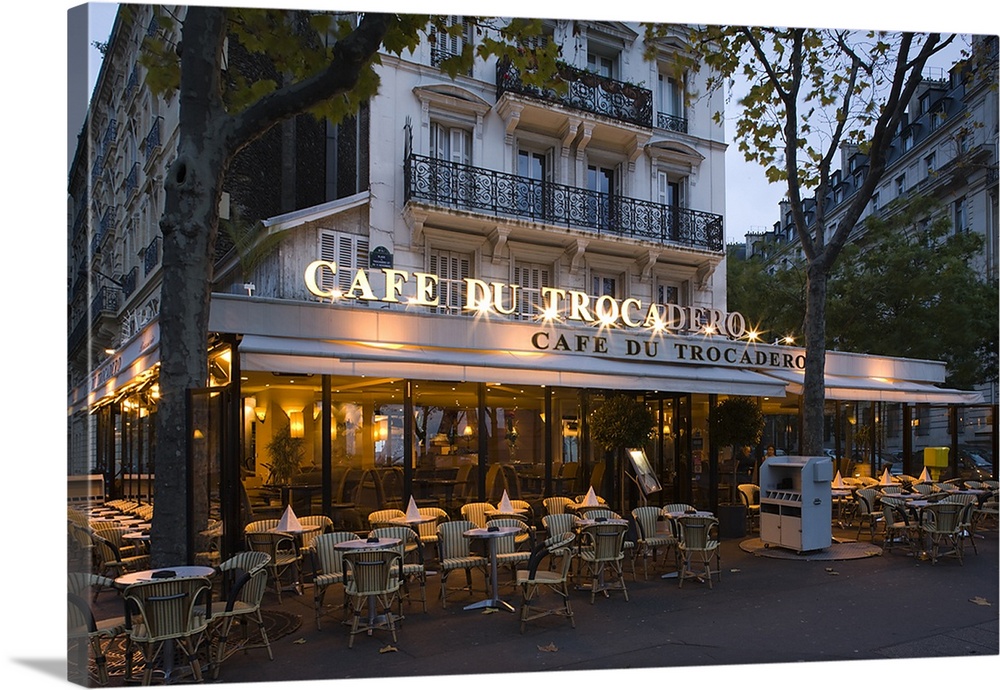 A photograph at dusk of the Cafe Du Trocadero in Paris, France.