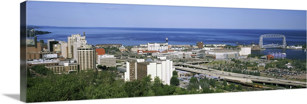 City at the waterfront, Lake Superior, Duluth, Minnesota, USA.