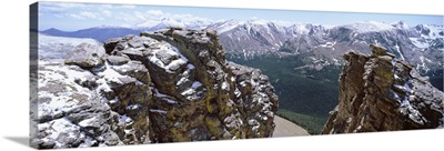 Colorado, Rocky Mountain National Park, Panoramic view of snowcapped mountain range