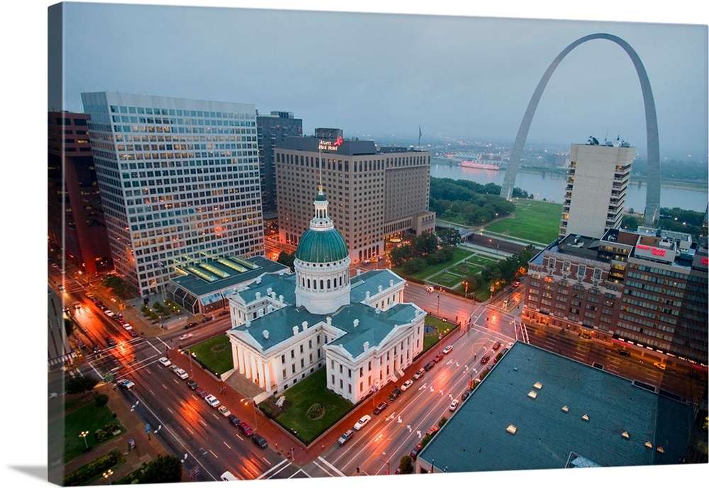 In a misty rain an elevated view of Gateway Arch and the historical Old St. Louis Courthouse. The Courthouse was construct...