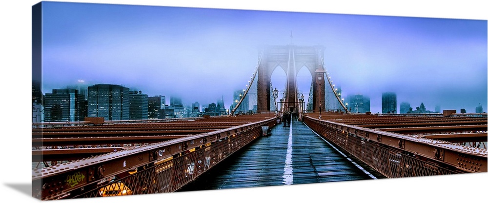 Fog over the Brooklyn Bridge, Brooklyn, Manhattan, New York City, New York State, USA.