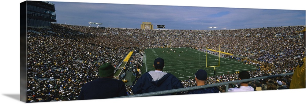 Football stadium full of spectators, Notre Dame Stadium, South Bend ...