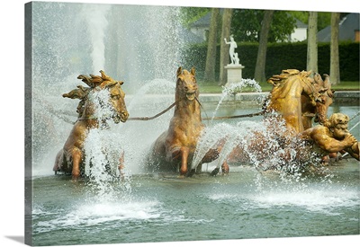 Fountain in a garden, Fountain Of Apollo, Versailles, Paris, Ile de France, France