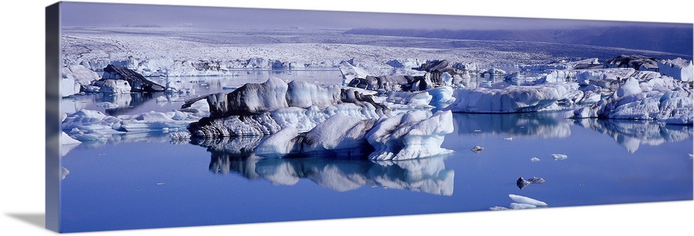 Glaciers floating on water, Jokulsa River, Breidamerkursandur, Jokulsarlon Glacial Lagoon, Vatnajokull, Iceland