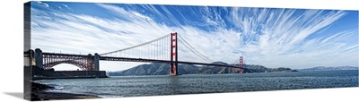 Golden Gate suspension bridge over Pacific ocean, San Francisco, California