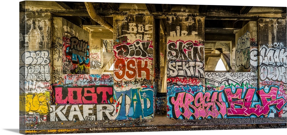 Graffiti on the walls, tenth street bridge, los angeles county, southern california, california, USA.