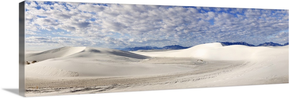 Gypsum sand dunes in a desert, White Sands National Monument, Alamogordo, Otero County, New Mexico,
