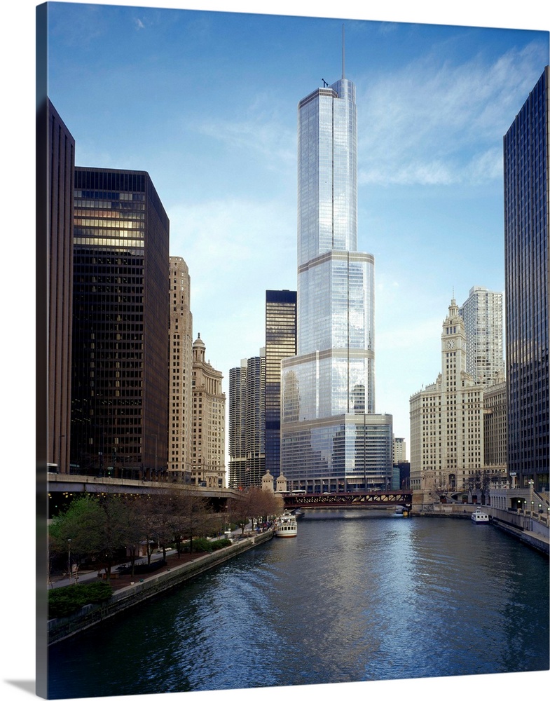 View of a skyscraper, Trump Tower, Chicago, Cook County, Illinois, USA