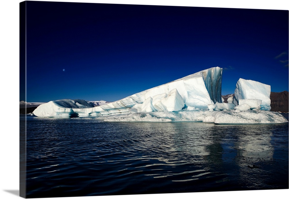 Icebergs-jokulsarlon glacial lagoon, breidamerkurjokull glacier, vatnajokull ice cap, iceland.