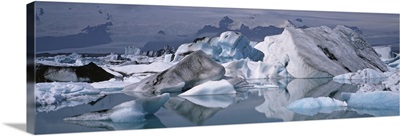 Iceland, Vatnajokull Glacier, Glacier floating on water