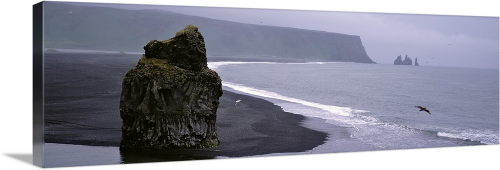 Iceland, Vik I Myrdal, Reynisdrangar, Rock formation on the beach