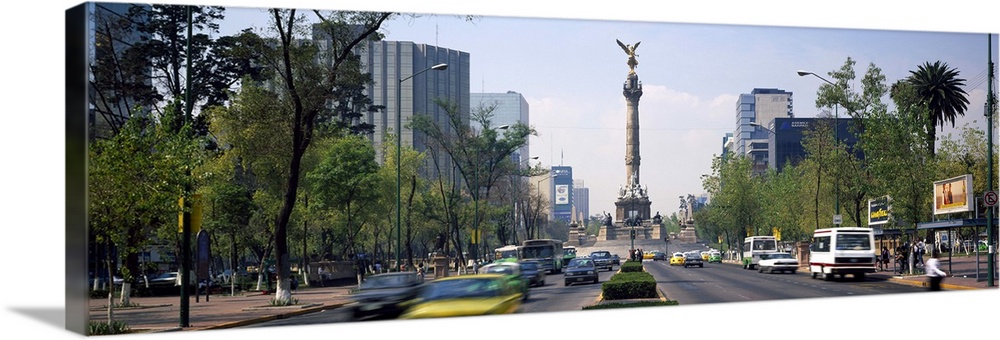 Traffic on road with victory column, Independence Monument, Independence Circle, Paseso Del La Reforma, Mexico City, Mexico