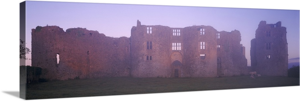 Ireland, Roscommon Castle, View of the castle at dawn