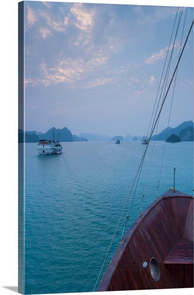 Islands and boat in the pacific ocean, ha long bay, quang ninh province, vietnam.