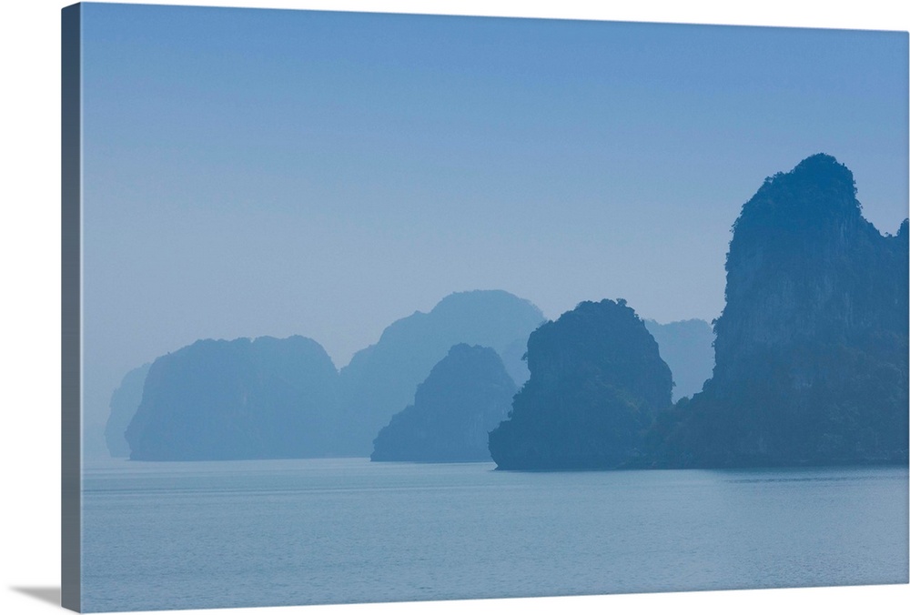 Islands in the pacific ocean, ha long bay, quang ninh province, vietnam.