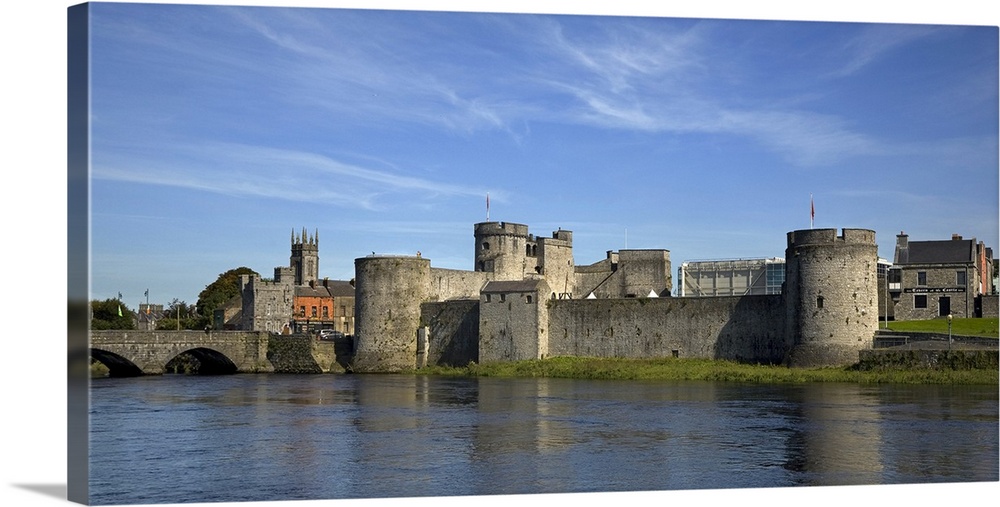 King Johns Castle, River Shannon, Limerick City, Ireland